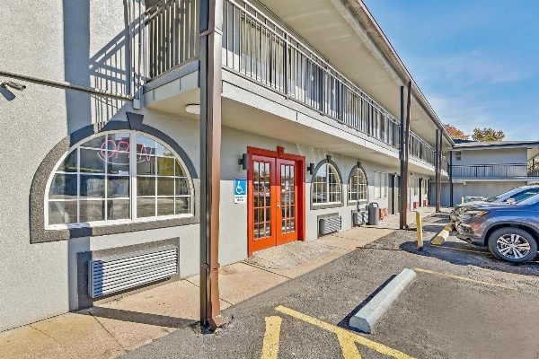 OYO Hotel Shreveport Airport North image 3